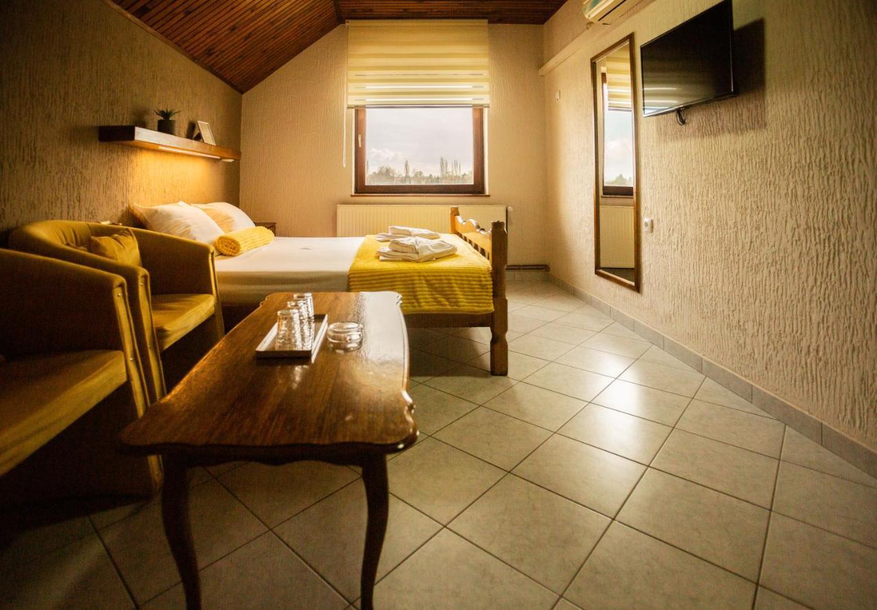 Guest House Vila Alexandar Palic Exterior photo