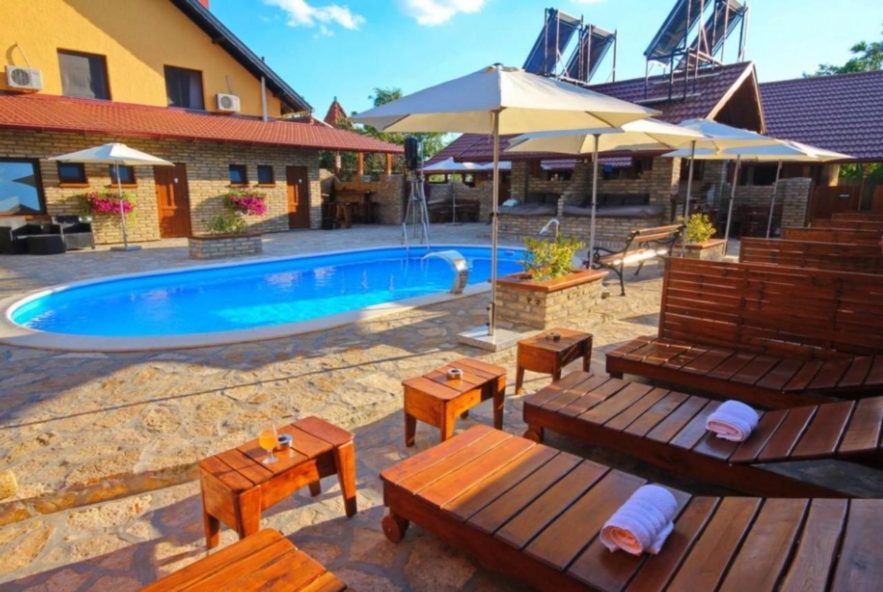 Guest House Vila Alexandar Palic Exterior photo