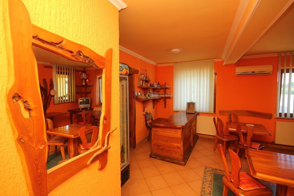 Guest House Vila Alexandar Palic Exterior photo