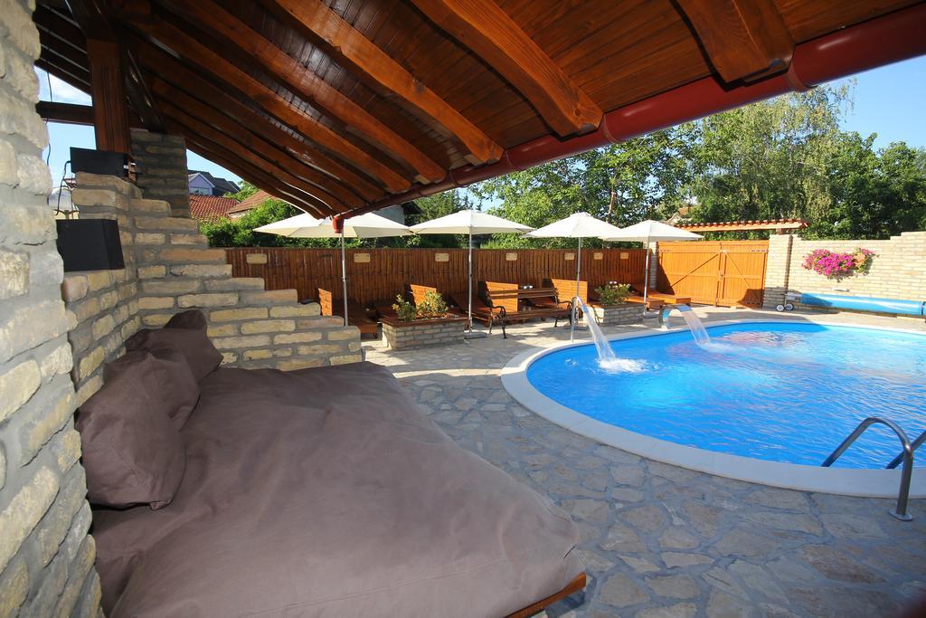 Guest House Vila Alexandar Palic Exterior photo