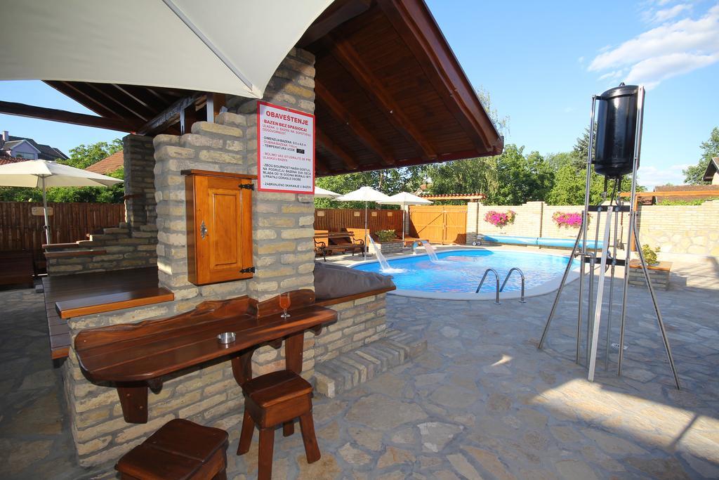 Guest House Vila Alexandar Palic Exterior photo