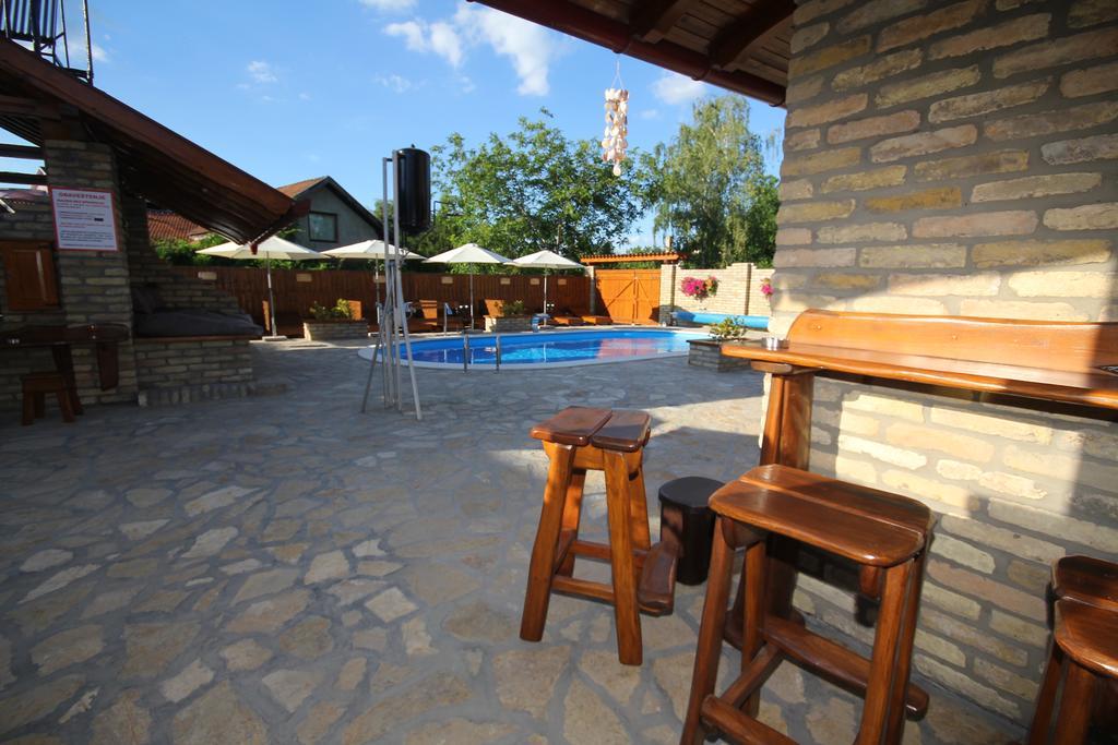Guest House Vila Alexandar Palic Exterior photo