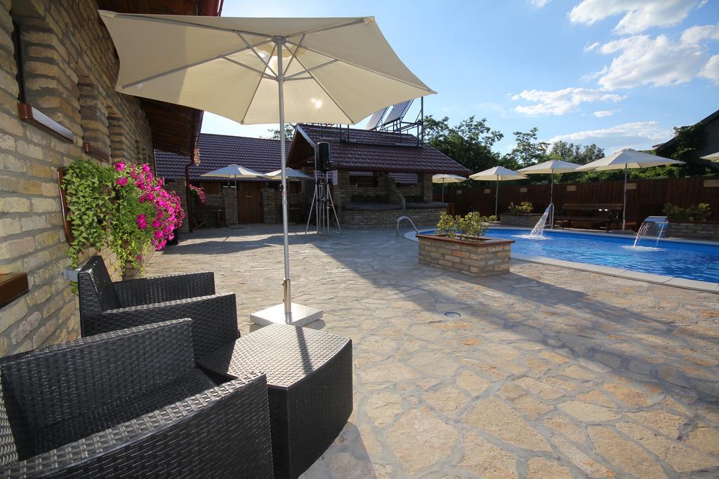 Guest House Vila Alexandar Palic Exterior photo