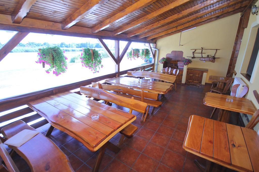 Guest House Vila Alexandar Palic Exterior photo