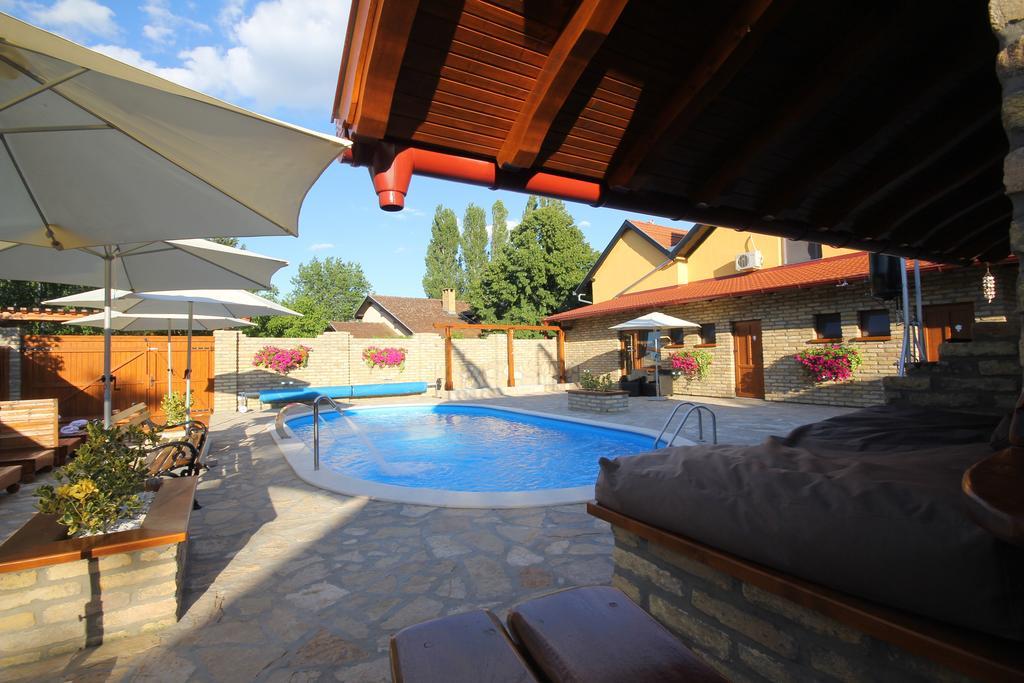 Guest House Vila Alexandar Palic Exterior photo