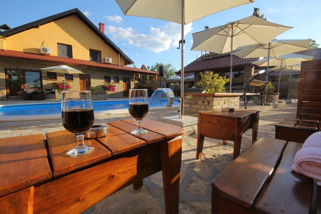 Guest House Vila Alexandar Palic Exterior photo