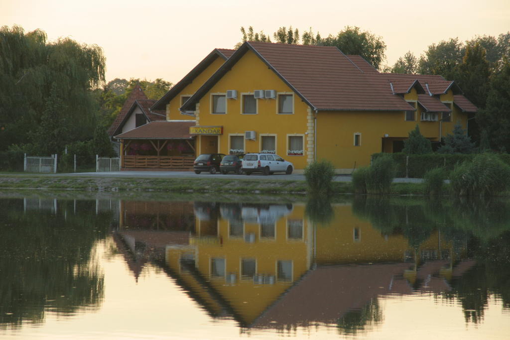 Guest House Vila Alexandar Palic Exterior photo